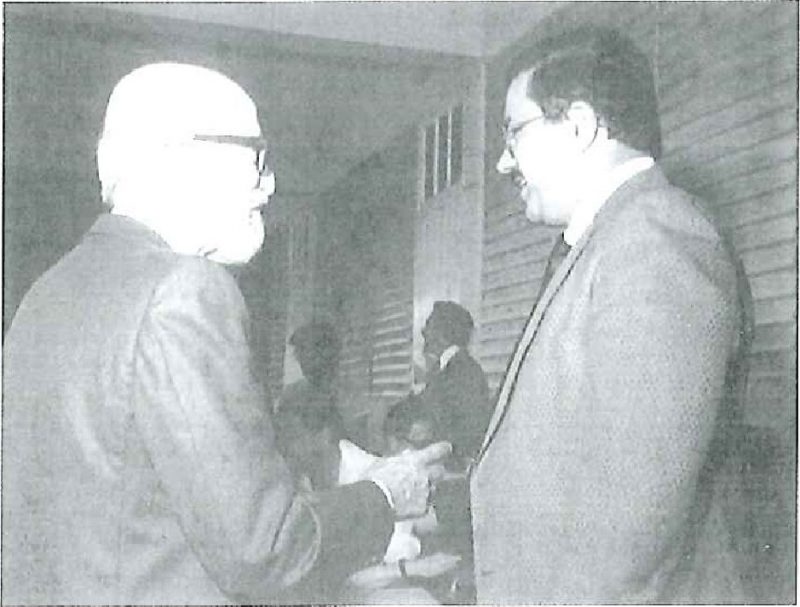 El juez del Tribunal Supremo de Puerto Rico, José Trías Monge (izquierdo) y el presidente de la PUCPR, Jaime Fuster Berlingeri (1980).